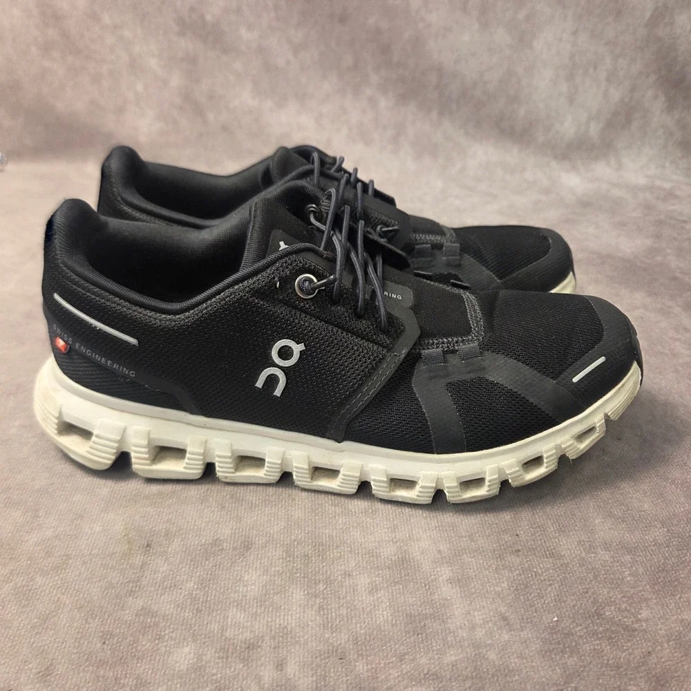 On Cloud 5 Womens Running Shoes Black White 59.98919 Size 7.5 Sneakers